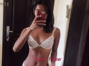 Luna_Foster